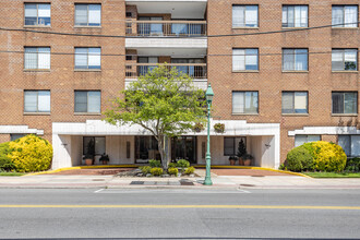 The Carlyle in Lawrence, NY - Foto de edificio - Building Photo