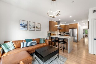 187 London St, Unit 3 in Boston, MA - Building Photo