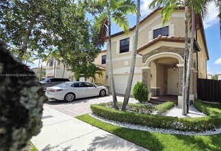 10032 NW 87th Terrace in Doral, FL - Building Photo - Building Photo