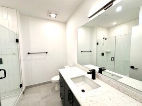 236 NW 32nd St, Unit S4 in Miami, FL - Foto de edificio - Building Photo