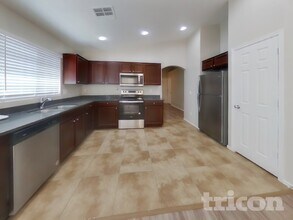 1627 W Prospector Way in San Tan Valley, AZ - Foto de edificio - Building Photo