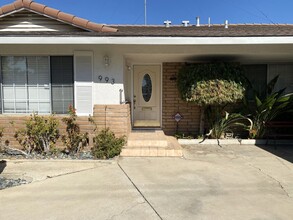 993 E Olive Ave in Merced, CA - Foto de edificio - Building Photo