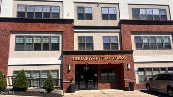 733 Broadway in Albany, NY - Building Photo