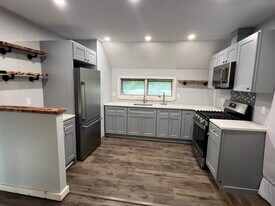3 Reid Ave, Unit 1 in Babylon, NY - Building Photo