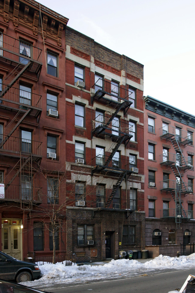 342 E 9th St in New York, NY - Foto de edificio - Building Photo