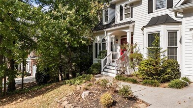 330 Summerlin Dr in Alpharetta, GA - Foto de edificio - Building Photo