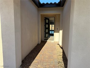 162 Sun Glaze Ave in Henderson, NV - Building Photo - Building Photo