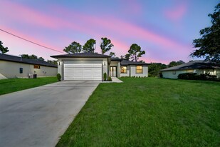 73 Flamingo Blvd in Port Charlotte, FL - Building Photo