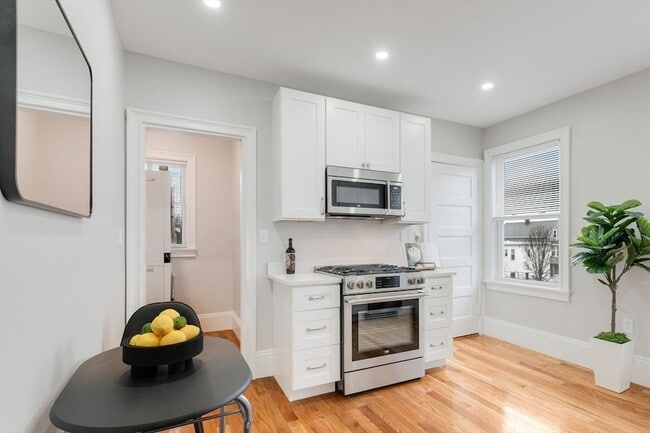 38 Dorset St, Unit 3 in Boston, MA - Building Photo - Building Photo