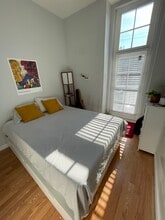 1013 St Paul St, Unit 1B in Baltimore, MD - Foto de edificio - Building Photo
