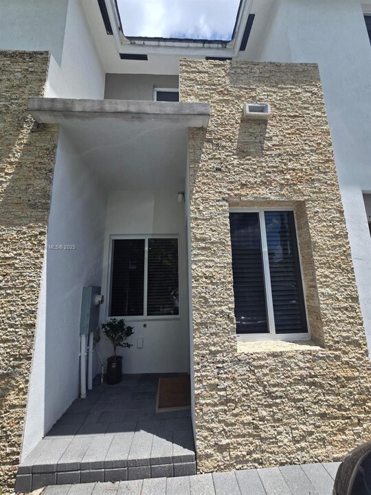 17545 SW 150th Ct in Miami, FL - Foto de edificio