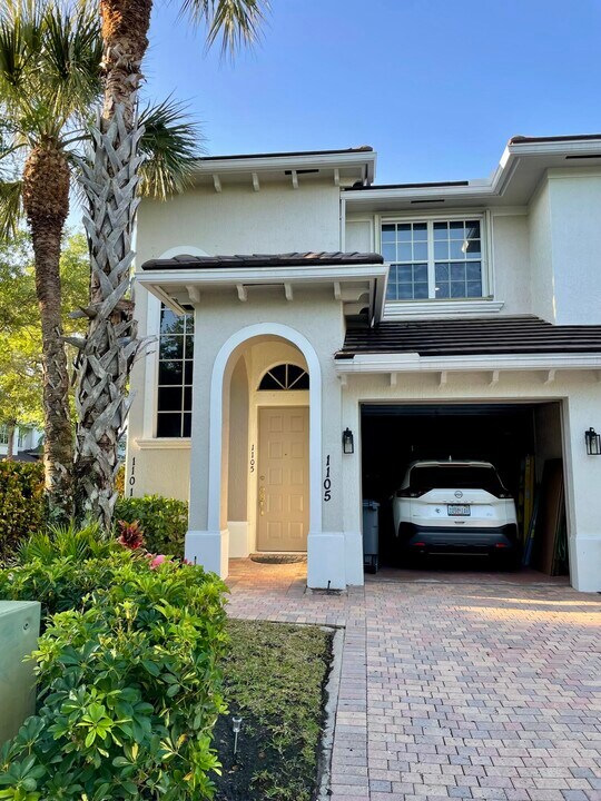 6436 Bella Cir in Boynton Beach, FL - Foto de edificio