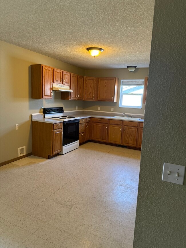 2207 Roma Ln in Country Club, MO - Foto de edificio - Building Photo