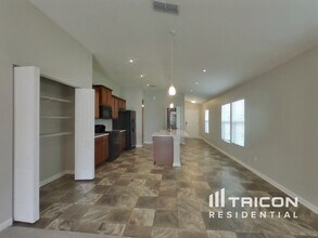 8675 Julia Marie Cir in Jacksonville, FL - Building Photo - Building Photo