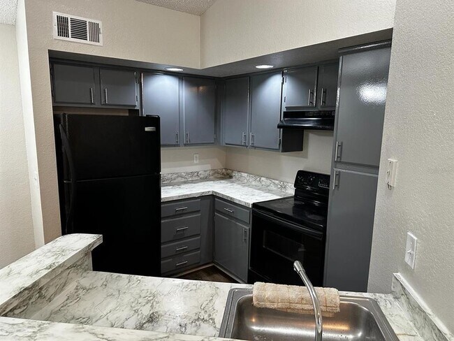 4658 Commander Dr-Unit -834 in Orlando, FL - Building Photo - Building Photo