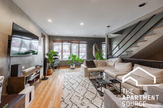 1224 W Augusta Blvd, Unit 2 in Chicago, IL - Building Photo - Building Photo