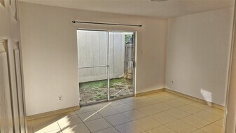 17302 Davenway Dr in Houston, TX - Building Photo