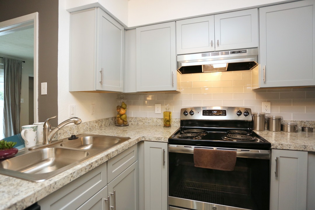 2200 Big Creek Apartments in Roswell, GA - Foto de edificio