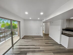 14850 Hesby St, Unit 203 in Sherman Oaks, CA - Building Photo - Building Photo
