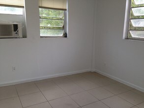 Marlin Manor Apartments in Miami, FL - Building Photo - Interior Photo