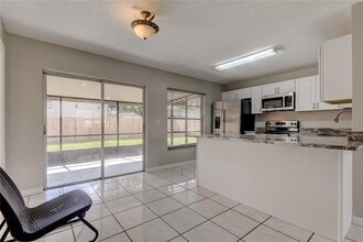 1007 Pine Ridge Cir in Brandon, FL - Building Photo - Building Photo