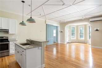 29 Champlin St in Newport, RI - Foto de edificio - Building Photo