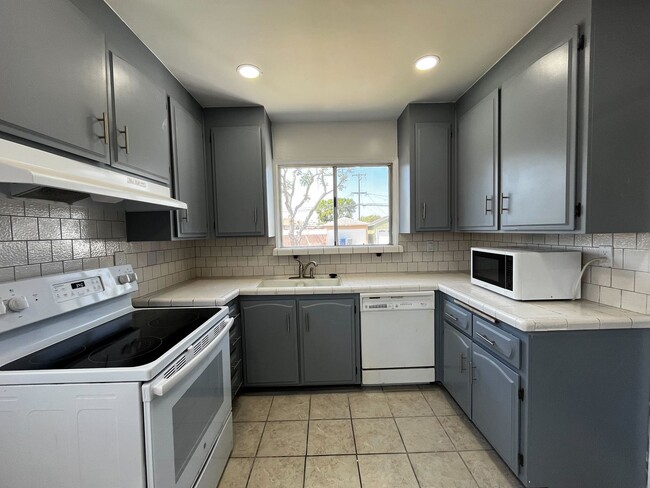 5934 E Conant St in Long Beach, CA - Building Photo - Building Photo