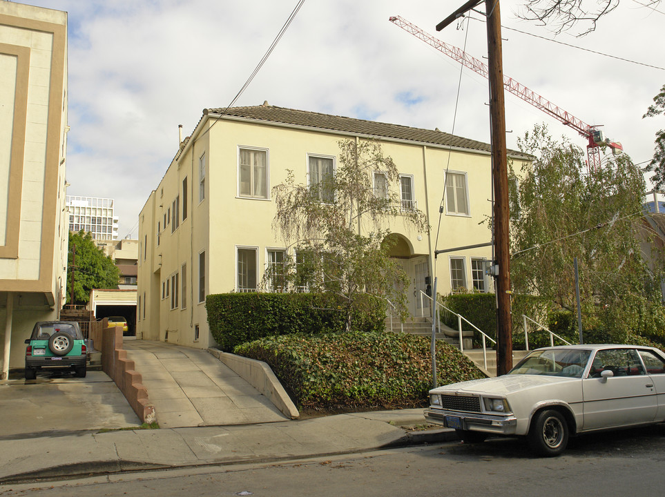 7147 Hawthorn Ave in Los Angeles, CA - Building Photo