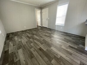 15852 Croatia Dr in Clinton Township, MI - Foto de edificio - Building Photo