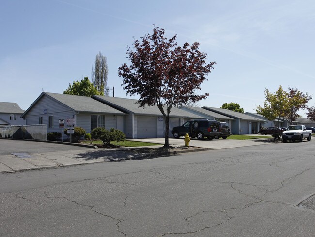 3394-3412 30th Ave NE in Salem, OR - Foto de edificio - Building Photo