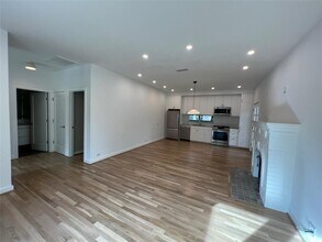 1401 Branard St-Unit -A in Houston, TX - Foto de edificio - Building Photo