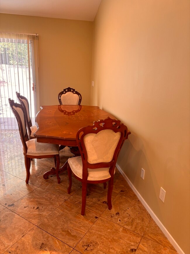 24301 Bessemer St in Woodland Hills, CA - Building Photo - Building Photo