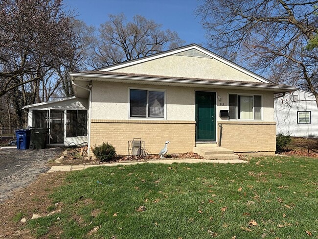 property at 939 S Waverly St