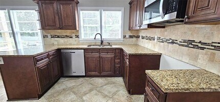 1752 Parkhill Dr in Decatur, GA - Building Photo - Building Photo