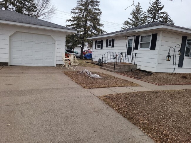 808 Coleman St in Chippewa Falls, WI - Building Photo - Building Photo