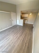 5271 S Lindell Rd in Las Vegas, NV - Building Photo - Building Photo