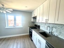61-60 69th Ln in Queens, NY - Building Photo