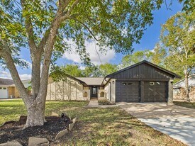 10915 Sagedowne Ln in Houston, TX - Building Photo