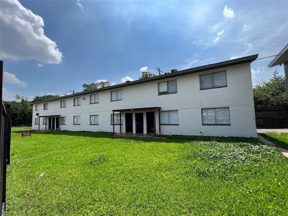 1141 N Durham Dr in Houston, TX - Building Photo