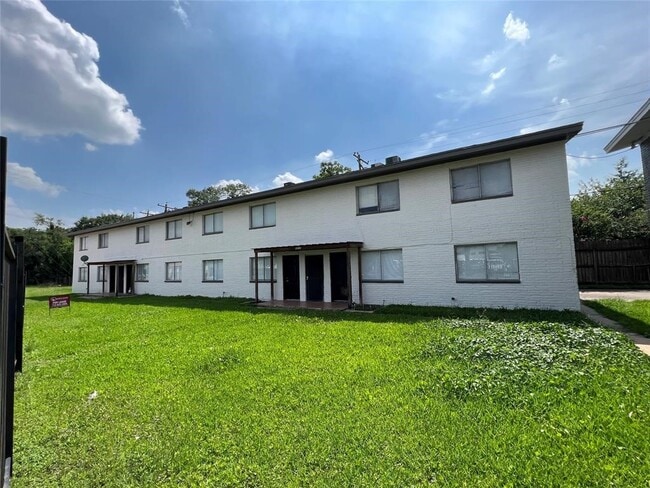 property at 1141 N Durham Dr