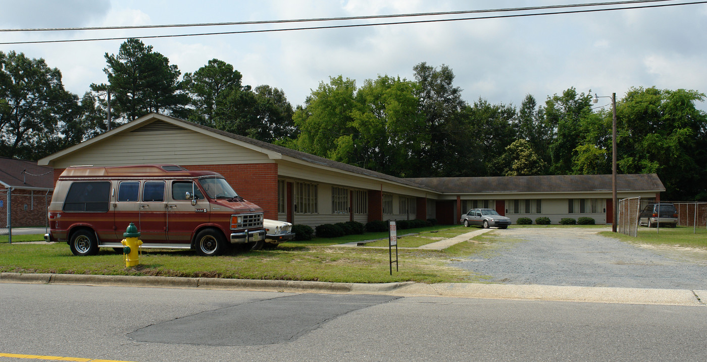 118-130 Eastwood Ave in Fayetteville, NC - Foto de edificio