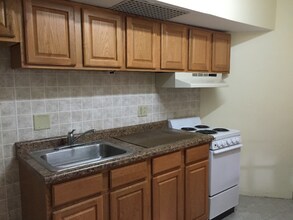 340 Ellis Ave, Unit 3 in Iowa City, IA - Foto de edificio - Building Photo