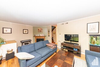 429 W Grant Pl, Unit # A in Chicago, IL - Building Photo - Building Photo