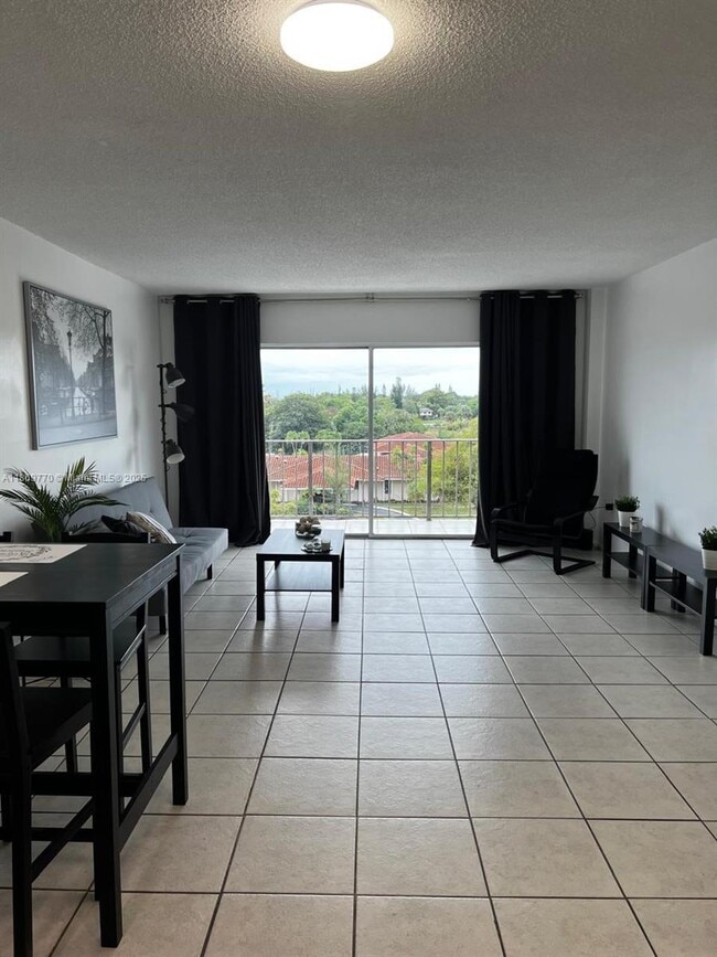 property at 4164 Inverrary Dr