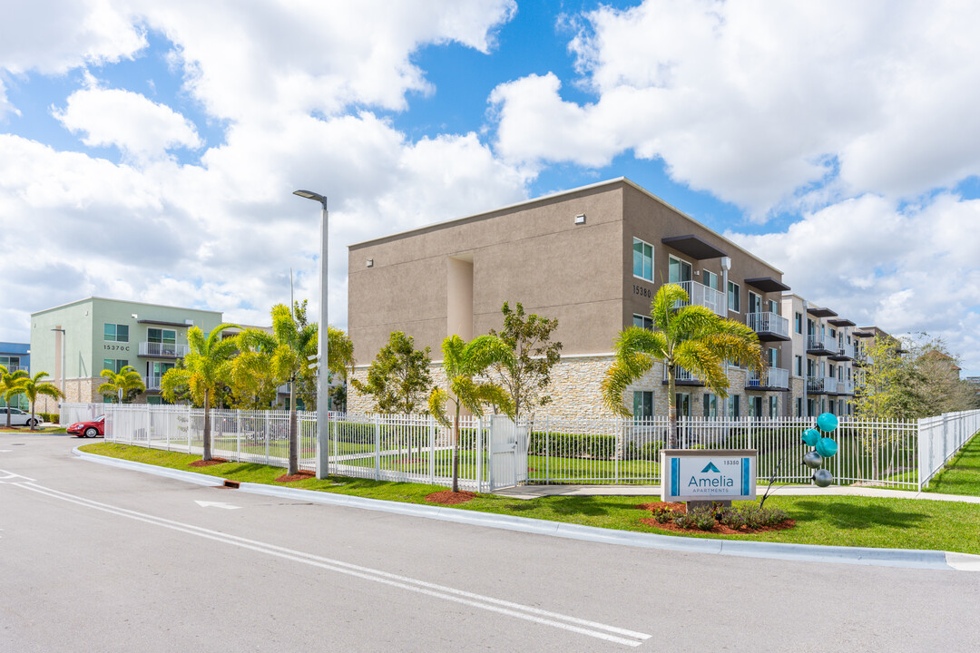 Amelia in Miami, FL - Foto de edificio