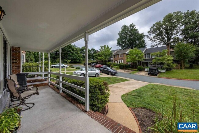 430 Wynridge Dr in Charlottesville, VA - Foto de edificio - Building Photo