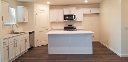 6101 Caruso Ave in Bakersfield, CA - Building Photo - Building Photo