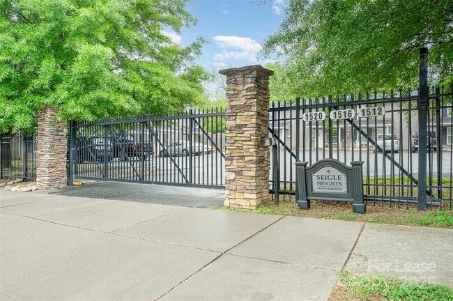 1512 Seigle Ave, Unit 1 in Charlotte, NC - Building Photo - Building Photo