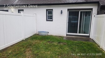 7 Southpoint Dr in Amherst, MA - Building Photo