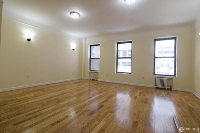 28 W 47th St in New York, NY - Building Photo - Building Photo